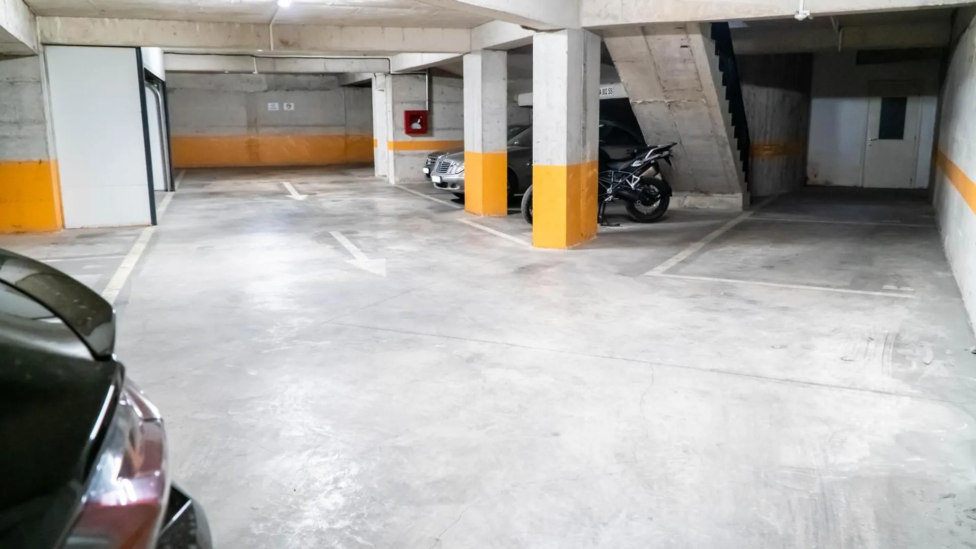 Signature Apartment 12 Tirana 0*,