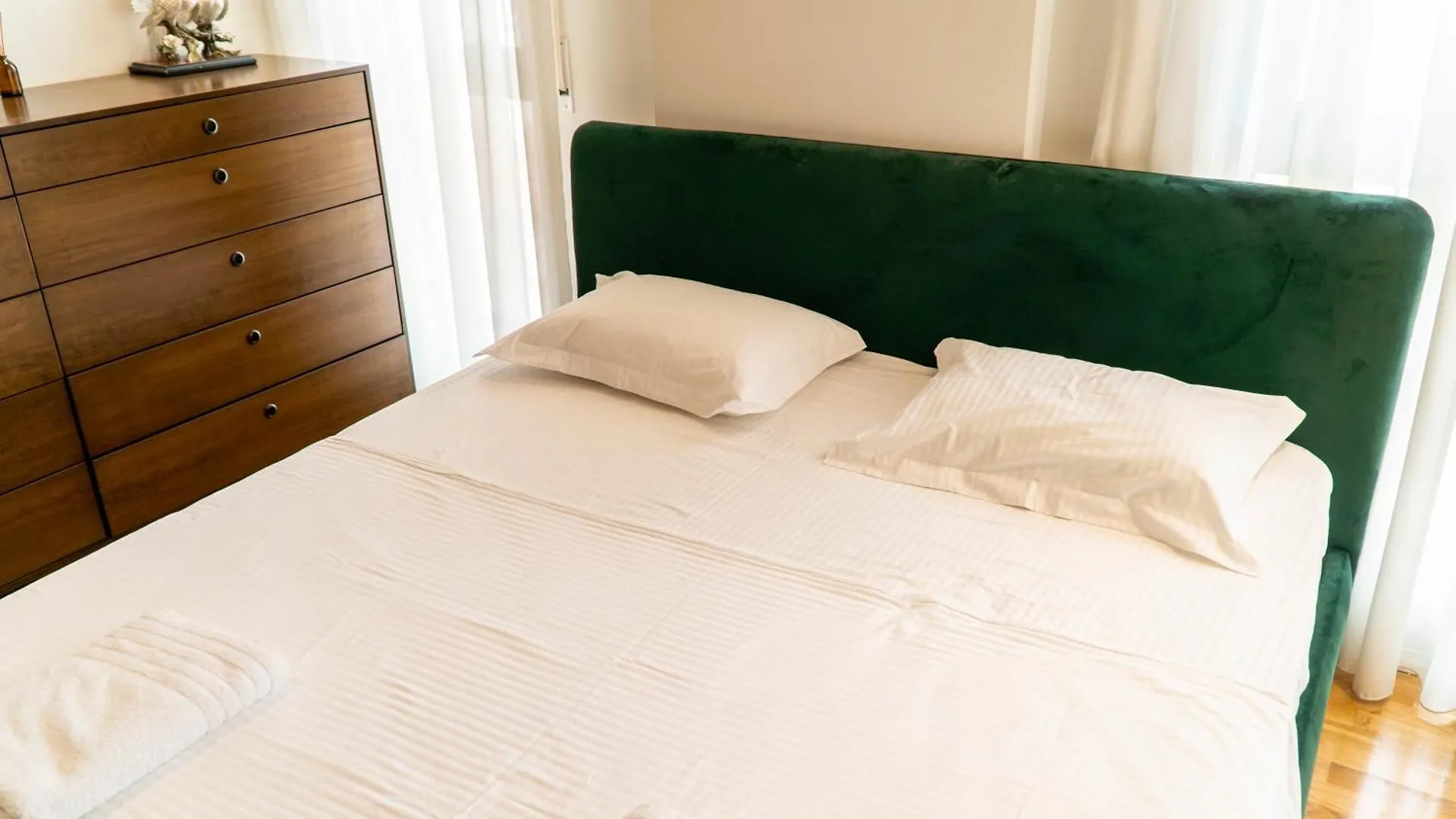 Signature Apartment 12 Tirana 0*,  Albania