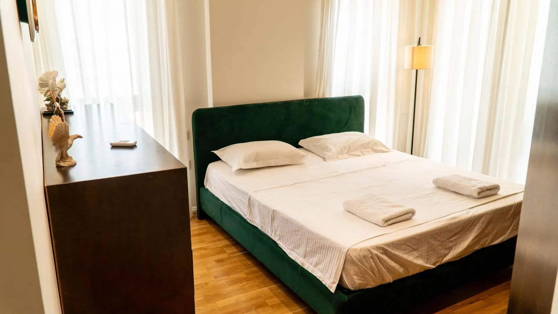 Signature Apartment 12 Tirana 0*,